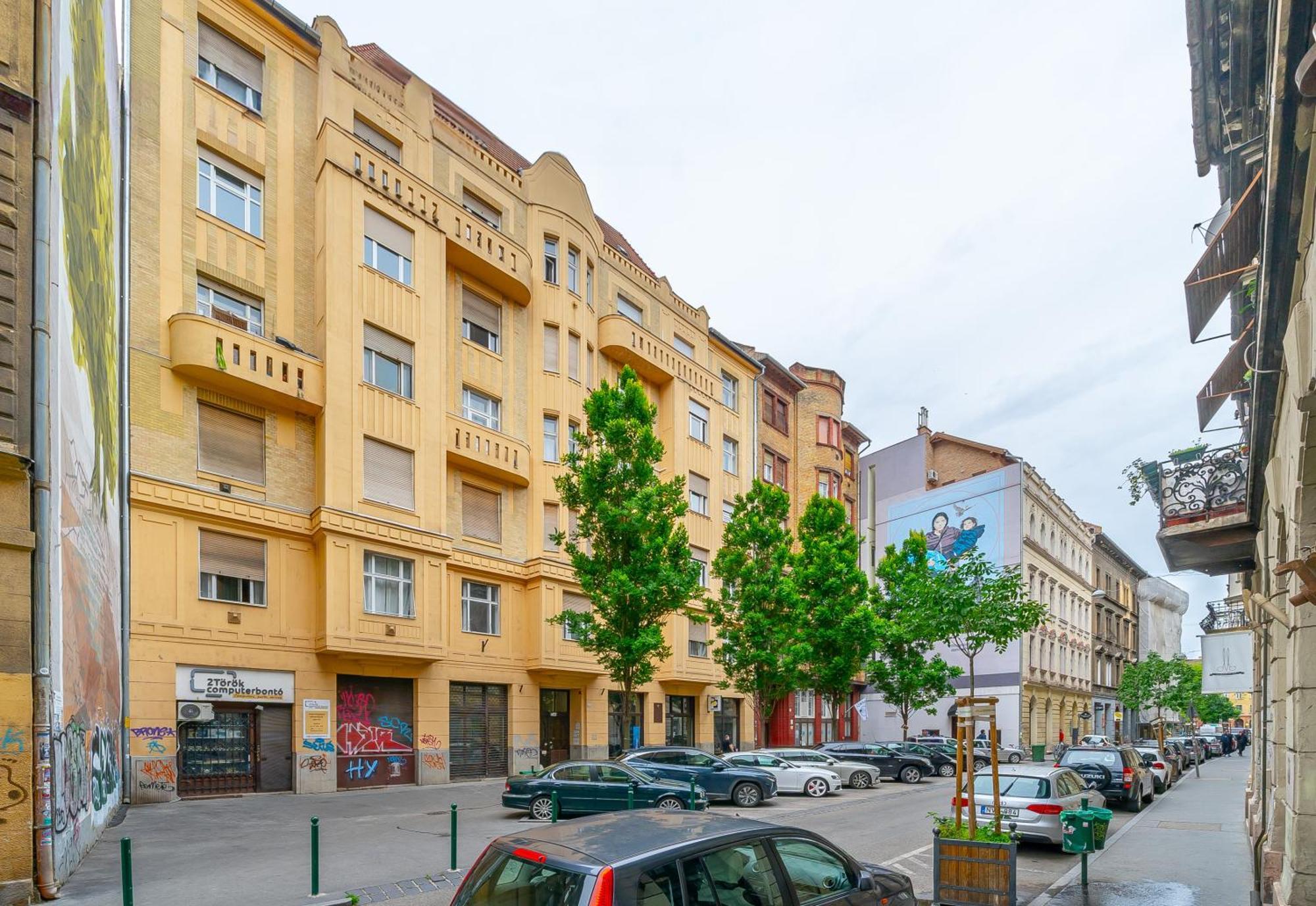 Klauzal By Stn Apartment